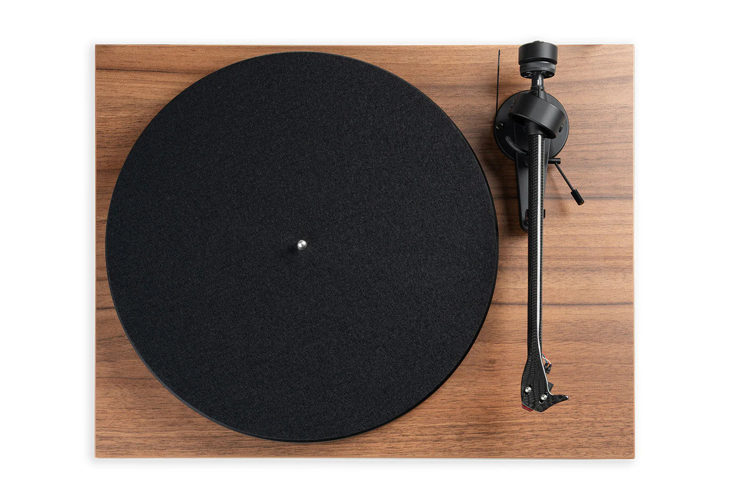 Pick-up Pro-Ject Debut E Carbon Phono 2M Red, vedere de sus, finisaj nuc, braț carbon și platan vizibil.