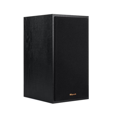 Boxă Klipsch R-51M, vedere unghiulară, culoare negru, grilaj frontal textil, finisaj lemn.