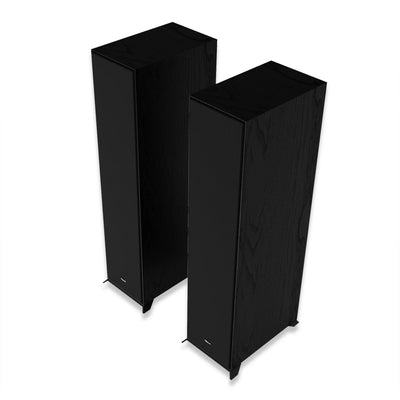 Boxe de podea Klipsch R-600F negre, vedere de sus în unghi, cu grile frontale montate și finisaj lemn.