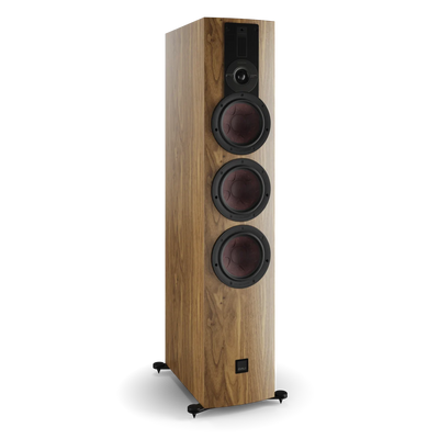 Boxă de podea Dali RUBIKORE 8, culoare natural walnut, vedere frontală, trei difuzoare mari vizibile.