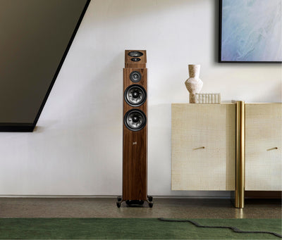 Polk Audio Reserve R600 Boxe de podea maro, vedere frontală. Prezintă difuzoare multiple și finisaj lemn.