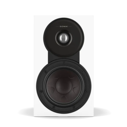 Boxă Dali Sonik 1 albă, vedere frontală, cu tweeter și woofer vizibile pentru sistem audio Hi-Fi.