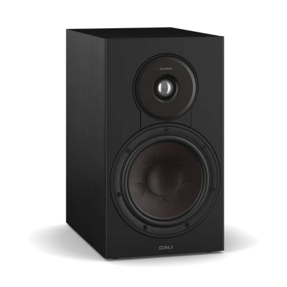 Boxă de raft Dali Sonik 3 Black Ash, vedere frontală, cu woofer mare și tweeter central vizibil.