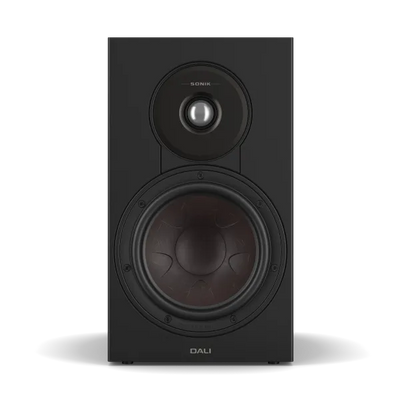 Boxă de raft Dali Sonik 3 Black Ash, vedere frontală, cu woofer mare și tweeter central vizibile.