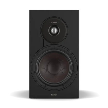 Boxă de raft Dali Sonik 3 Black Ash, vedere frontală, cu woofer mare și tweeter central vizibile.