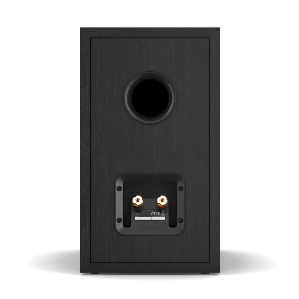 Spate boxă Dali Sonik 3 Black Ash cu port bass reflex rotund și conectori bi-wire aurii vizibili.