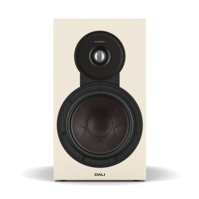 Boxă de raft Dali Sonik 3 culoare stejar natural, vedere frontală, cu woofer și tweeter vizibile.