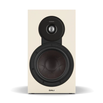 Boxă de raft Dali Sonik 3 culoare stejar natural, vedere frontală, cu woofer și tweeter vizibile.