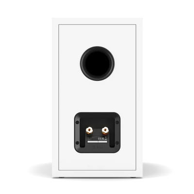 Spate boxă Dali Sonik 3 alb, port bass reflex rotund și conectori audio aurii pentru cabluri boxe.