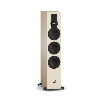 Boxă de podea Dali Sonik 9 culoare stejar natural, vedere frontală cu trei woofere și un tweeter.