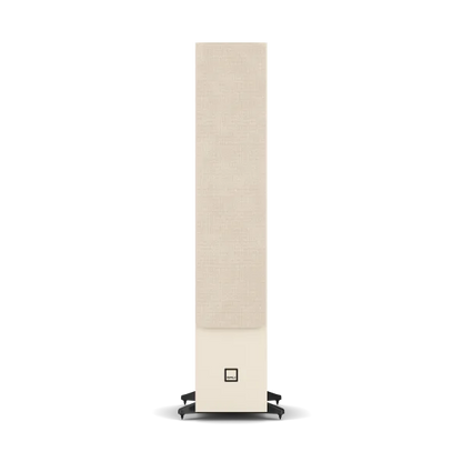 Boxă de podea Dali Sonik 9 culoare stejar natural, vedere frontală cu grilă textilă montată.