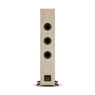 Boxă de podea Dali Sonik 9 culoare stejar natural, vedere spate cu trei porturi bass reflex și conectori audio.