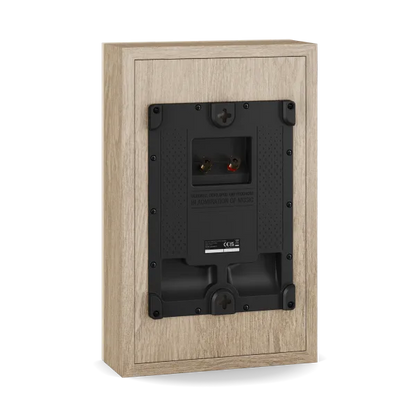Dali Sonik ON-WALL boxă Natural Oak, vedere spate, borne conexiune roșu/negru și suport montaj perete