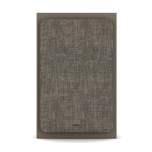 Dali Sonik ON-WALL boxă perete, finisaj nuc, vedere frontală cu grilă textilă montată, logo DALI jos