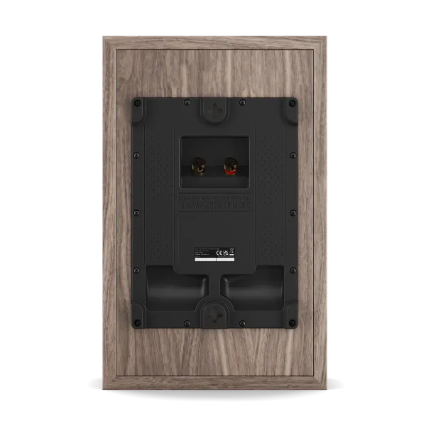 Vedere spate Dali Sonik ON-WALL Walnut, panou montaj, borne difuzor, port bass-reflex, etichetă CE