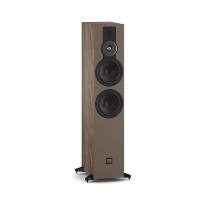 Boxă de podea Dali Sonik 7 culoare nuc, vedere frontală, cu două woofere și un tweeter vizibile.