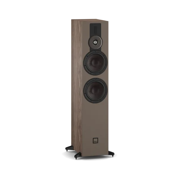 Boxă de podea Dali Sonik 7 culoare nuc, vedere frontală, cu două woofere și un tweeter vizibile.