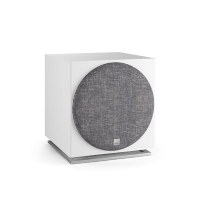 Subwoofer Dali SUB E-12 F, vedere din față, culoare alb satin, grilaj textil gri, detalii clare.