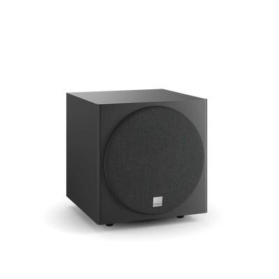 Subwoofer Dali SUB E-9 F, vedere frontală, culoare negru satin, grilaj textil vizibil, logo Dali.