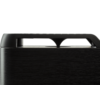 Close-up negru al boxei centru Polk Audio Signature Elite ES35, detaliu pe partea superioară și finisaj.