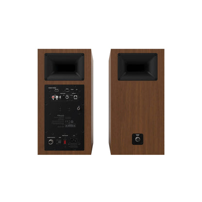 Spatele boxelor Klipsch The Nines culoare nuc, cu porturi RCA, USB, optice, phono și conectori de alimentare.