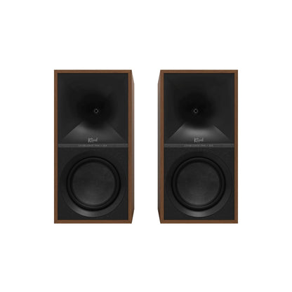 Boxe active Klipsch The Nines, vedere frontală, culoare nuc, grilaj frontal detașat, difuzoare expuse.