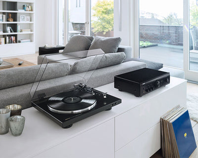 Denon DP-300F Pick-Up Black, imagine oficială.