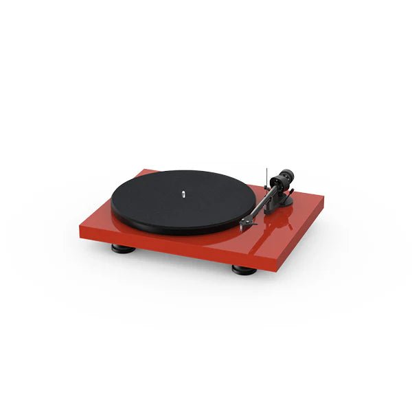 Pick-up Pro-Ject Debut Carbon EVO 2M-RED roșu, vedere frontală laterală, braț carbon, platan negru vizibil.