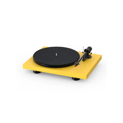 Pick-up Pro-Ject Debut Carbon EVO 2M-RED galben, vedere frontală unghiulară, braț carbon, platan negru.