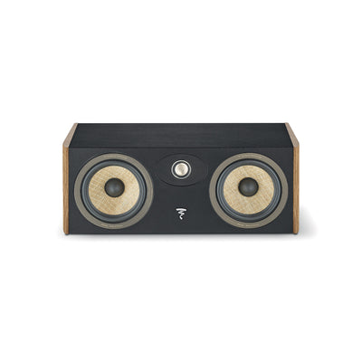 Boxa centru Focal ARIA EVO X, față, culoare nuc, cu două difuzoare mari și un tweeter central vizibile.