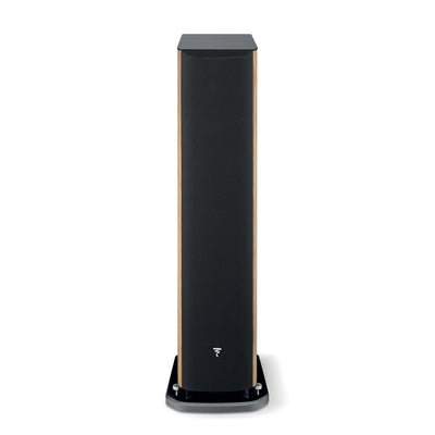 Focal ARIA EVO X N2 Boxe de podea, vedere frontală, finisaj nuc, grilă neagră, bază stabilă.