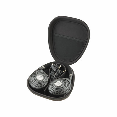 Căști Focal Bathys Bluetooth în carcasă deschisă, culoare neagră, cu cabluri incluse, vedere de sus.