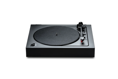 Pick-up Pro-Ject A2 (2M Red) vedere frontală, culoare neagră, braț și doza roșie vizibile în dreapta.