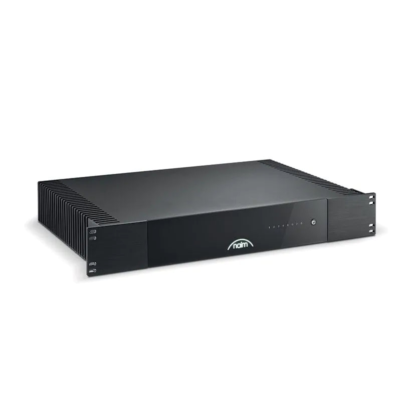 Amplificator Naim CI-NAP 108, vedere frontală laterală, culoare negru, logo iluminat și grile răcire.