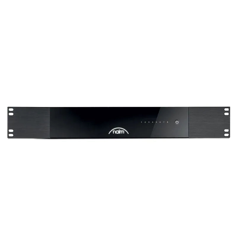 Amplificator Naim CI-NAP 108 vedere frontală, panou negru cu LED-uri numerotate 1-8 și buton power.