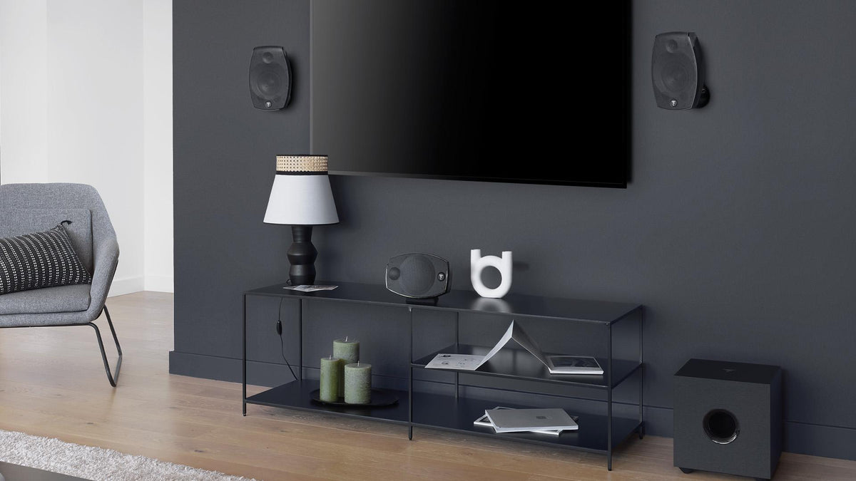 Sistemul Focal Sib Evo Dolby Atmos 5.1.2 instalat într-un living.