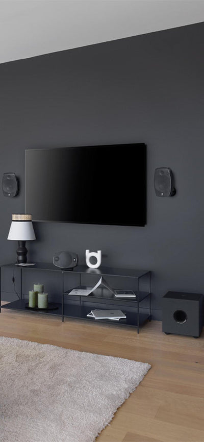 Sistemul Focal Sib Evo Dolby Atmos 5.1.2 instalat într-un living.