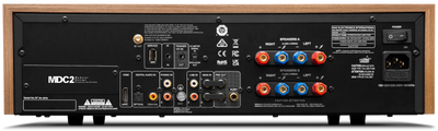 Panou spate negru NAD C 3050 Amplifier cu conectori HDMI, coaxial, optic, ieșiri boxe A/B și alimentare.