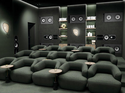 Sistem home theater cu subwoofer Focal Cinema Sub, vedere frontală, difuzoare integrate în perete.