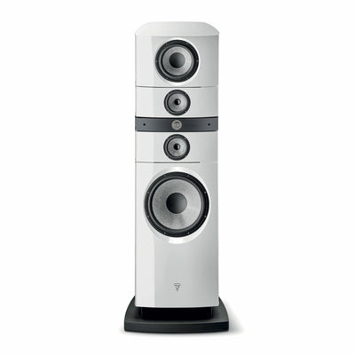 Boxă Focal Grande Utopia EM Evo, vedere frontală, culoare alb Carrara, patru difuzoare vizibile, inclusiv woofer.