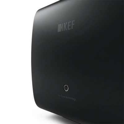 Prim-plan lateral subwoofer KEF KC62 Carbon Black, evidențiind tehnologia Uni-Core și logo-ul KEF.