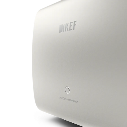 Close-up lateral KEF KC62 Subwoofer mineral white, logo KEF vizibil și tehnologie Uni-Core evidențiată.