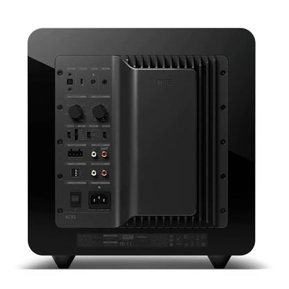 Spate subwoofer KEF KC92 negru, panou de control cu butoane, porturi RCA, comutatoare și alimentare.