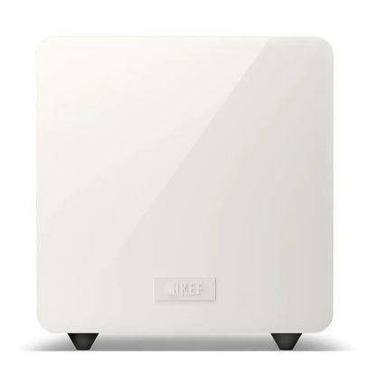 Subwoofer KEF KC92 alb, vedere frontală, logo KEF vizibil, design compact, 1000W, 2x difuzoare 23cm.