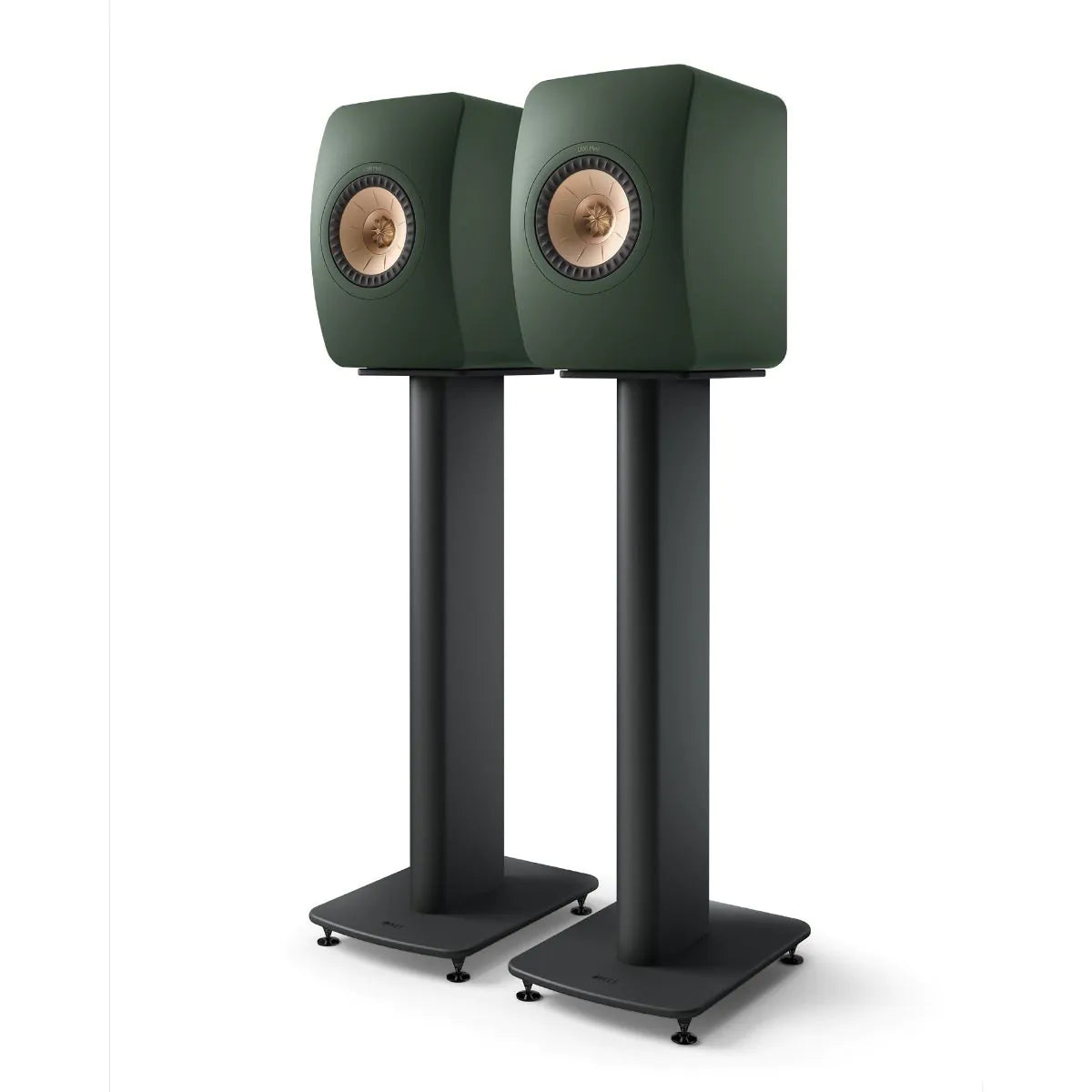 Boxe KEF LS50 Meta culoare Moss Green, vedere frontală pe suport, difuzoare Uni-Q centrale vizibile.