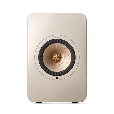 Boxă activă KEF LS50 Wireless II, vedere frontală, culoare Sand, difuzor Uni-Q central vizibil.