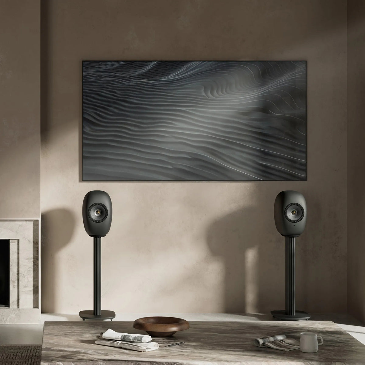 KEF LS Luxe Eclipse Black cu telecomanda C3 din aluminiu.