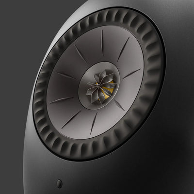 Detaliu driver Uni-Q generația a 12-a cu MAT pe KEF LS Luxe Eclipse Black.
