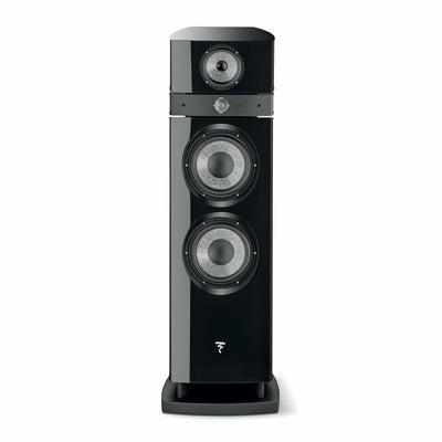 Boxă Focal Maestro Utopia Evo neagră, vedere frontală. Prezintă trei difuzoare și logo-ul Focal.