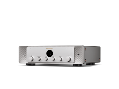 Amplificator Marantz Model 60n argintiu, vedere frontală, afișaj digital central, butoane control volum și ton.